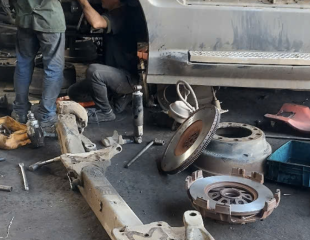 L&agrave;m gầm m&aacute;y